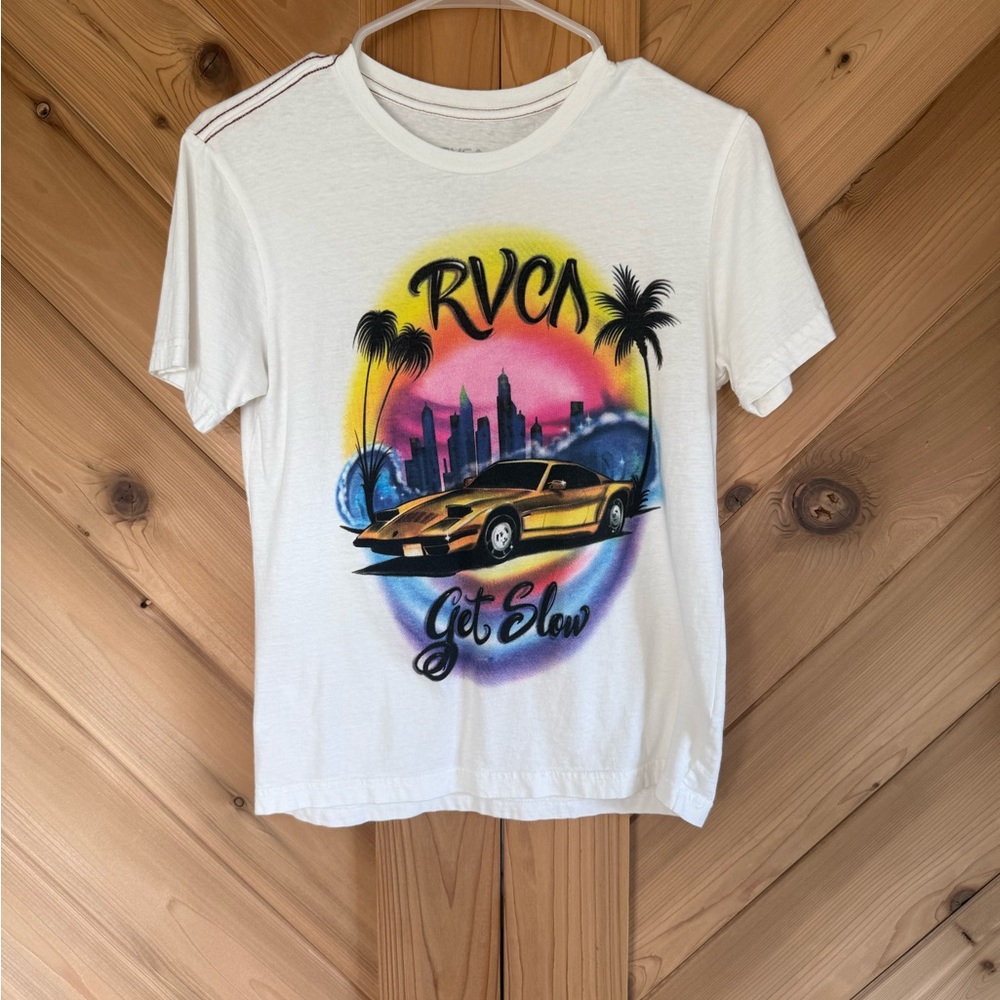 RVCA Boy’s Spray Paint inspired T. Boys Size S runs big